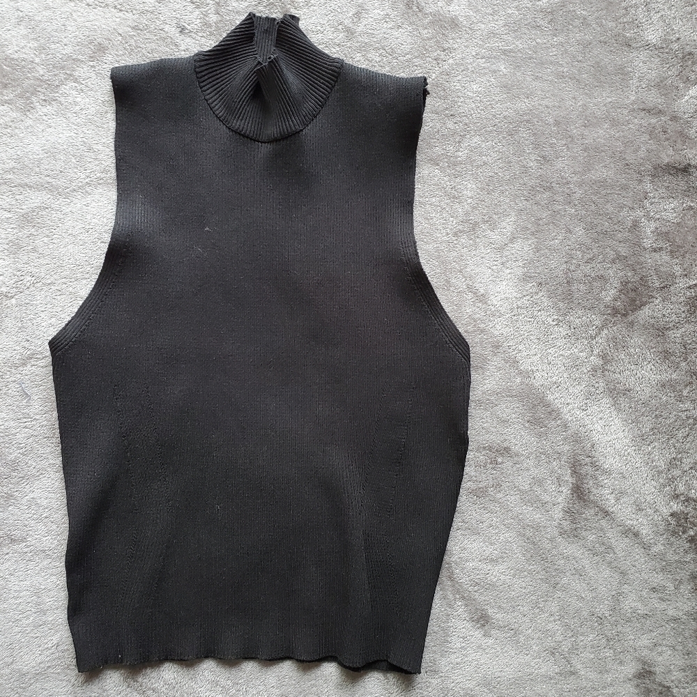 L Black Sleeveless Turtle Neck